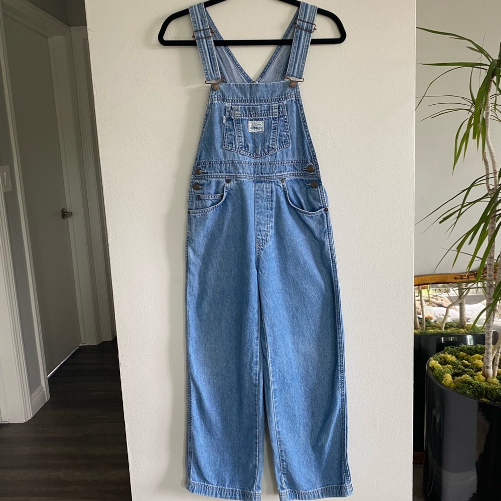 Vintage Levi’s overalls petite